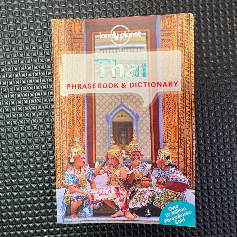 Lonely Planet Thai Phrasebook & Dictionary